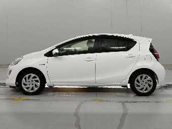 TOYOTA AQUA 2015 Image 4