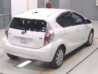 TOYOTA AQUA 2014 Image 2