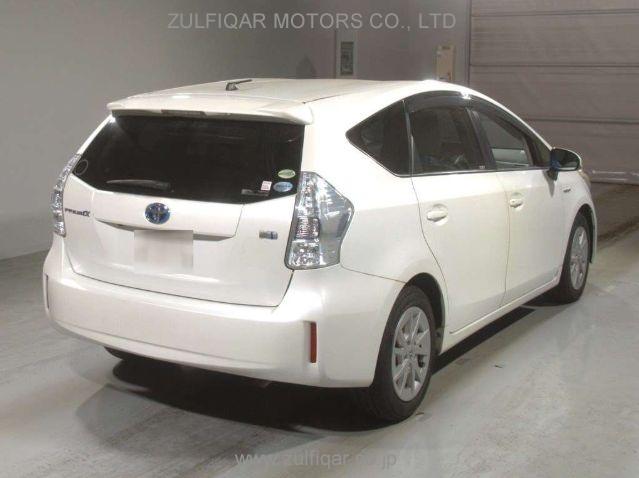 TOYOTA PRIUS ALPHA 2014 Image 2