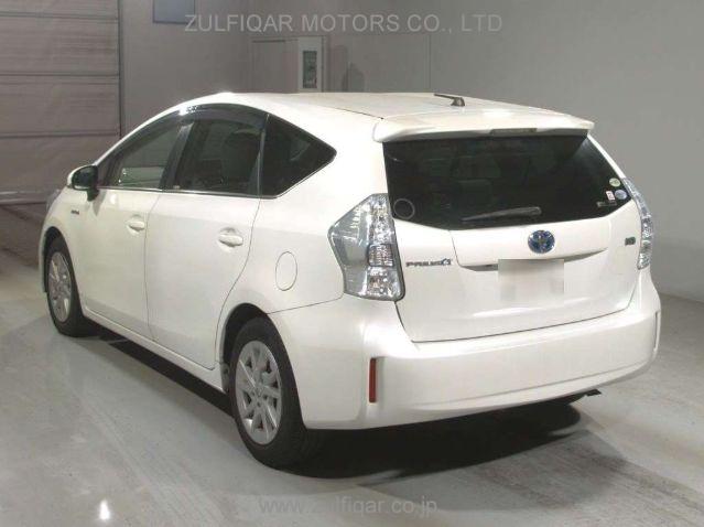 TOYOTA PRIUS ALPHA 2014 Image 4