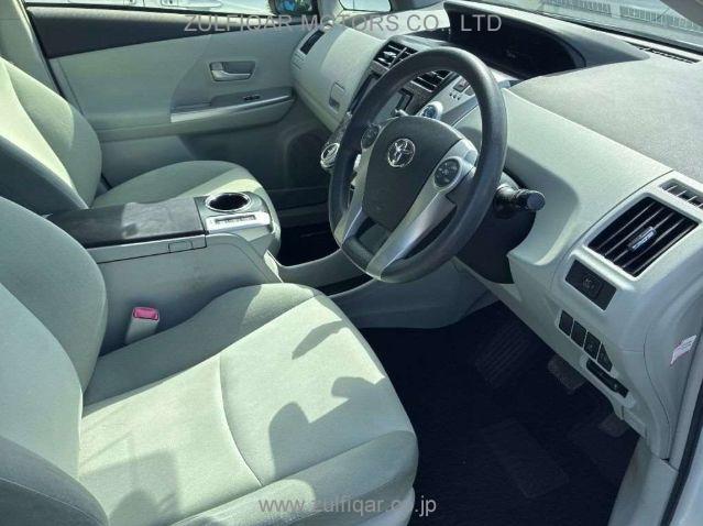 TOYOTA PRIUS ALPHA 2014 Image 5