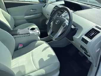 TOYOTA PRIUS ALPHA 2014 Image 5