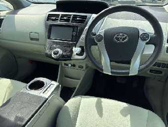 TOYOTA PRIUS ALPHA 2014 Image 6