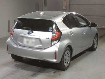 TOYOTA AQUA 2017 Image 2