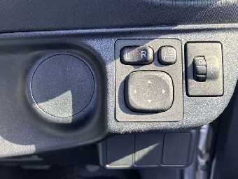 TOYOTA AQUA 2017 Image 10