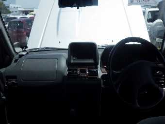 MITSUBISHI PAJERO 1999 Image 6