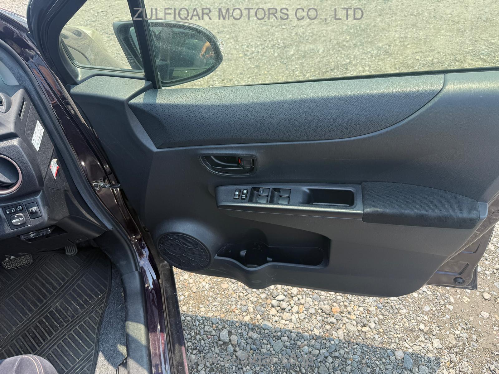TOYOTA VITZ 2014 Image 7
