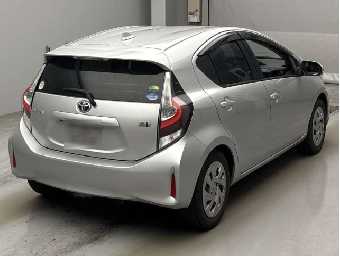 TOYOTA AQUA 2021 Image 2
