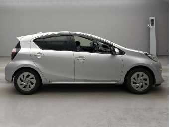 TOYOTA AQUA 2021 Image 6