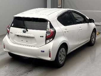 TOYOTA AQUA 2021 Image 2