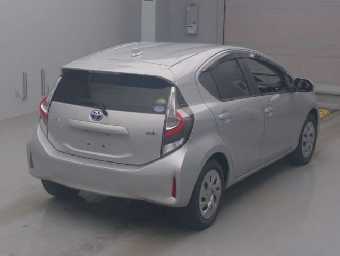 TOYOTA AQUA 2021 Image 2