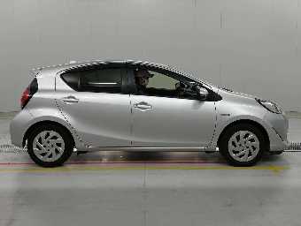 TOYOTA AQUA 2019 Image 3
