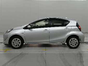 TOYOTA AQUA 2019 Image 4