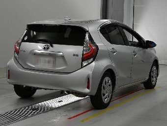 TOYOTA AQUA 2017 Image 2