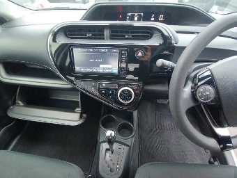 TOYOTA AQUA 2017 Image 11