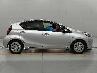 TOYOTA AQUA 2017 Image 3