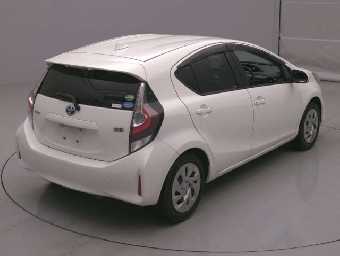 TOYOTA AQUA 2021 Image 2