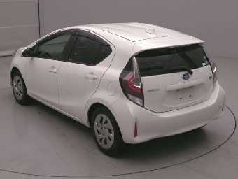 TOYOTA AQUA 2021 Image 4
