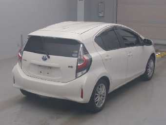 TOYOTA AQUA 2021 Image 2