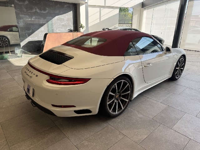 PORSCHE 911 2016 Image 19