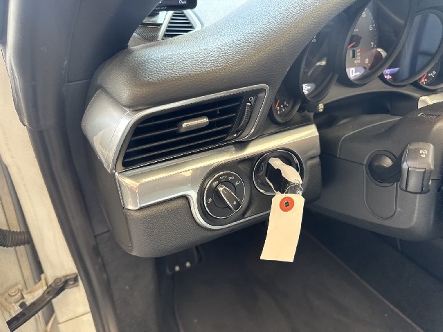 PORSCHE 911 2016 Image 43