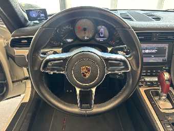 PORSCHE 911 2016 Image 38