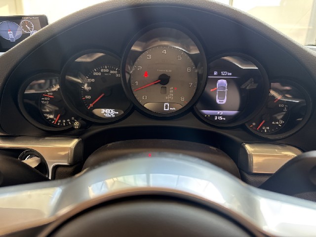 PORSCHE 911 2016 Image 45