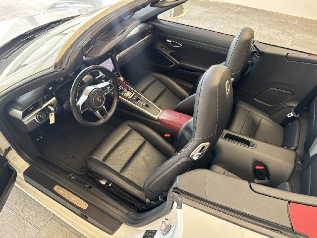 PORSCHE 911 2016 Image 53