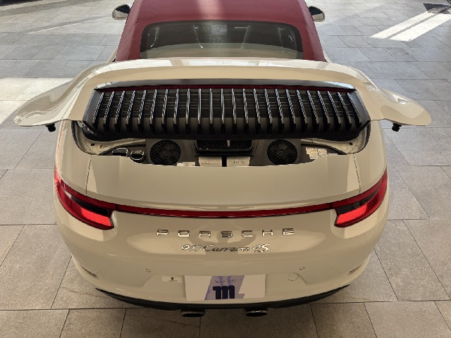PORSCHE 911 2016 Image 57