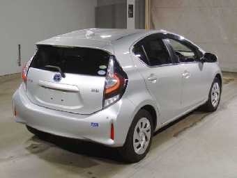 TOYOTA AQUA 2021 Image 2