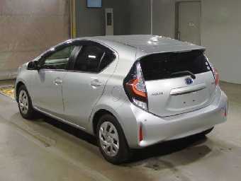 TOYOTA AQUA 2021 Image 4
