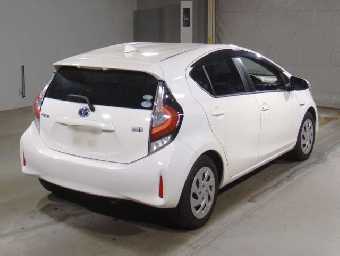 TOYOTA AQUA 2017 Image 2