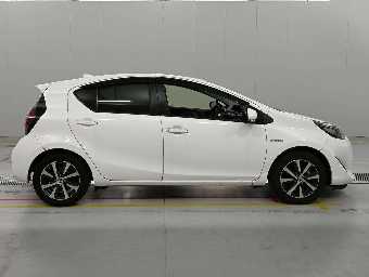 TOYOTA AQUA 2019 Image 3