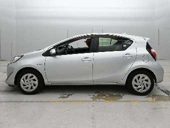 TOYOTA AQUA 2018 Image 4