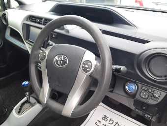 TOYOTA AQUA 2014 Image 9