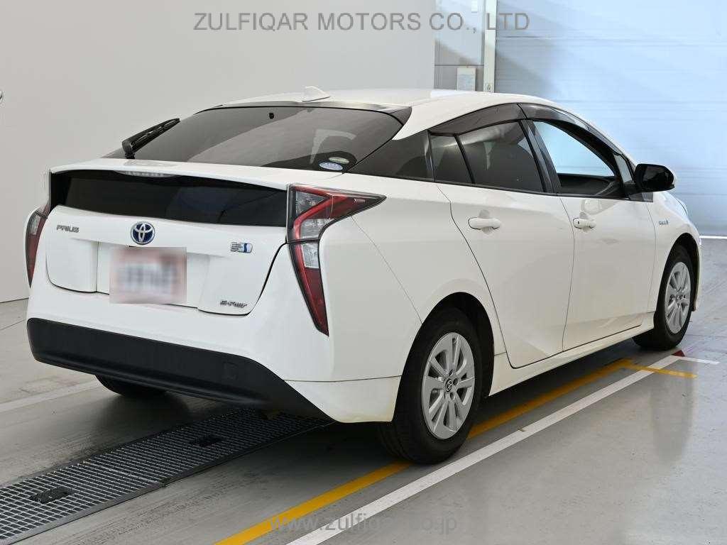 TOYOTA PRIUS 2018 Image 2