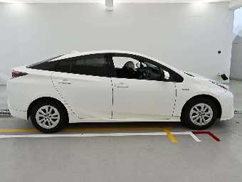 TOYOTA PRIUS 2018 Image 3