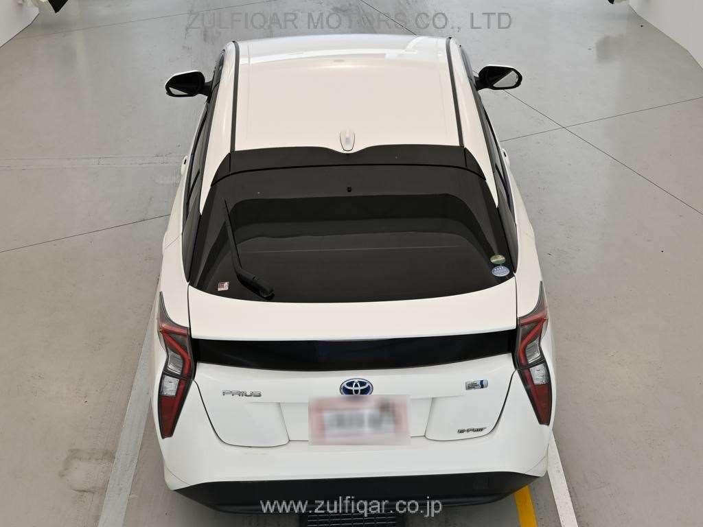 TOYOTA PRIUS 2018 Image 8