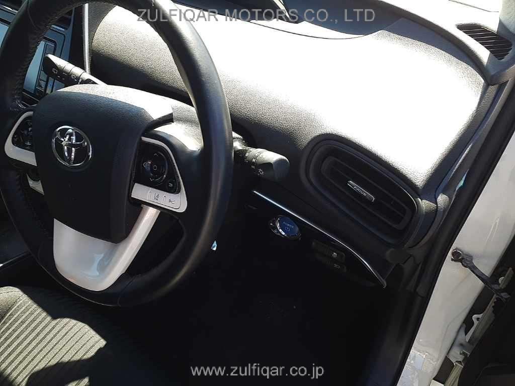 TOYOTA PRIUS 2018 Image 9