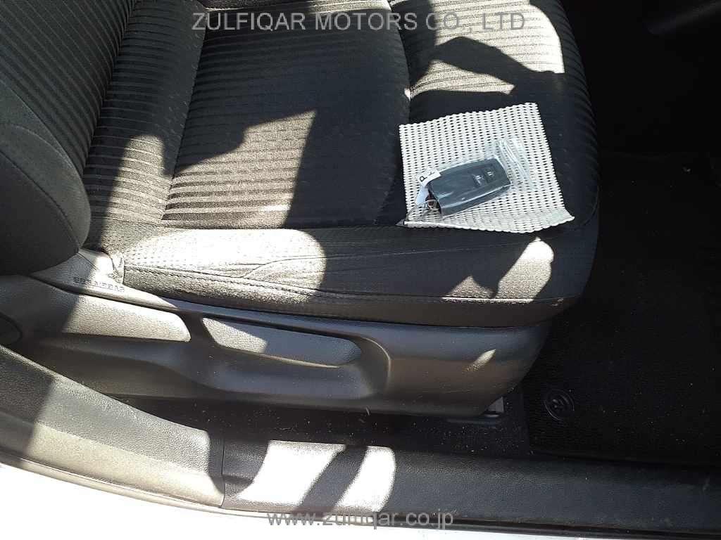 TOYOTA PRIUS 2018 Image 10
