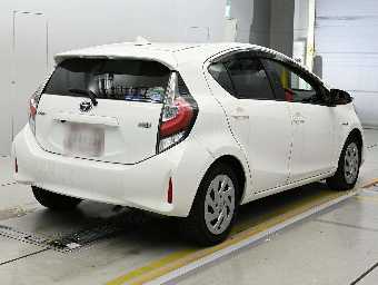 TOYOTA AQUA 2019 Image 2