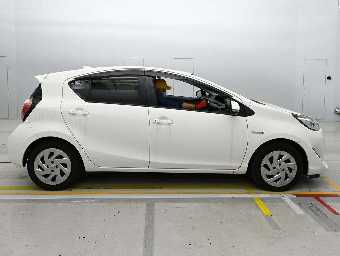 TOYOTA AQUA 2019 Image 3