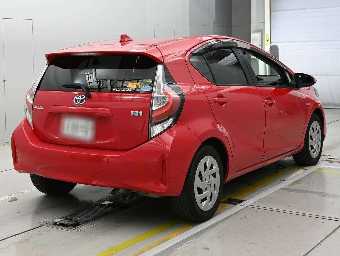 TOYOTA AQUA 2017 Image 2