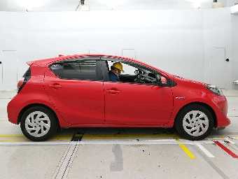 TOYOTA AQUA 2017 Image 3