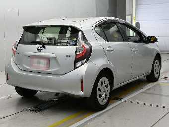 TOYOTA AQUA 2021 Image 2