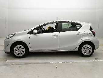 TOYOTA AQUA 2021 Image 4