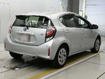TOYOTA AQUA 2021 Image 2