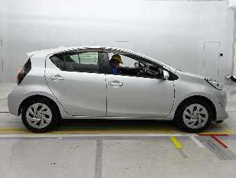 TOYOTA AQUA 2021 Image 3