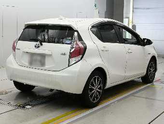 TOYOTA AQUA 2015 Image 2