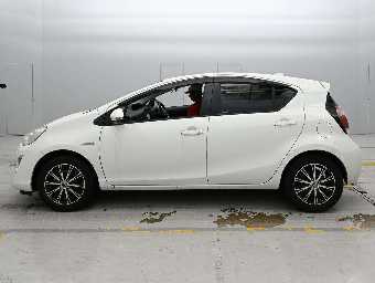 TOYOTA AQUA 2015 Image 4